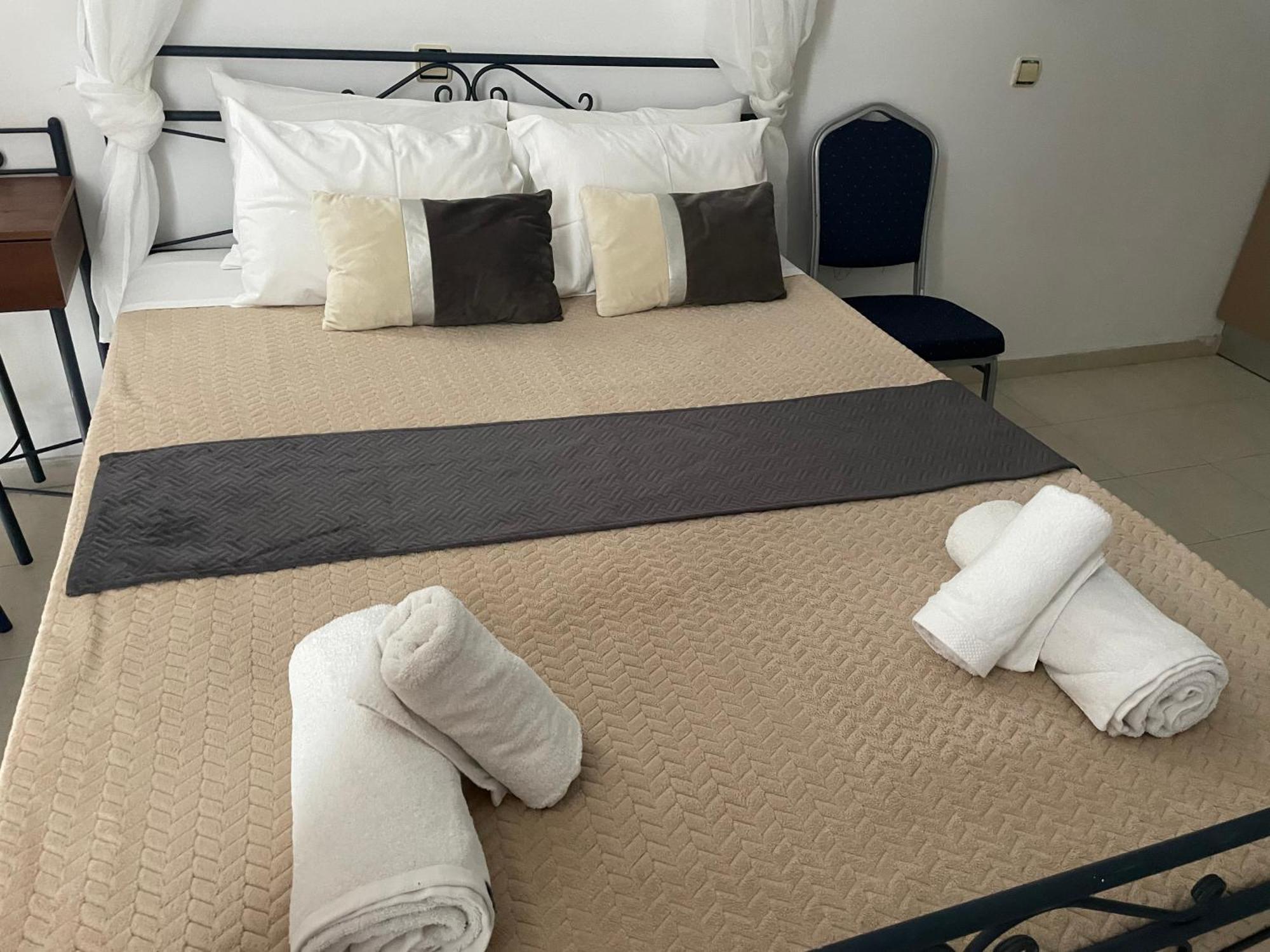 Anastasia Studios, Apartments & Suites アルハンゲロス エクステリア 写真